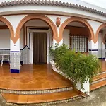 Casa 3 Habitaciones Con Piscina De Temporada Compartida Con Dos Estudios - - Jacuzzi Spa Consultar - Trassierra - 8Km De Cordoba -- Trassierrarooms