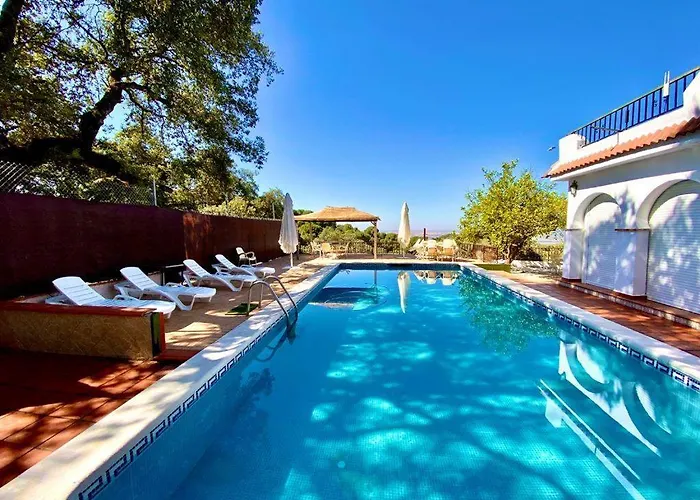 Casa 3 Habitaciones Con Piscina De Temporada Compartida Con Dos Estudios - - Jacuzzi Spa Consultar - Trassierra - 8Km De Cordoba -- Trassierrarooms